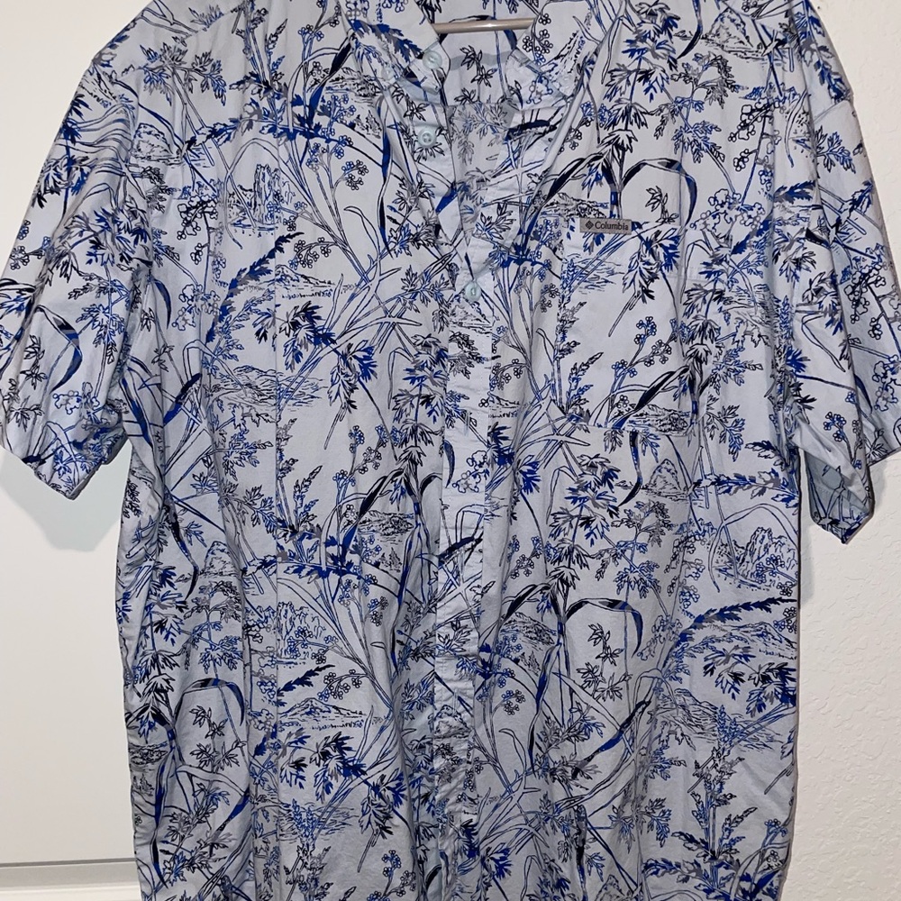 Columbia Blue and Gray Casual Button Down Shirt